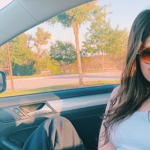 Meet your Posher, Camila